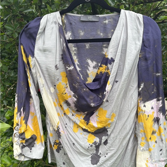 Vintage McQueen silk shirt size 40. Cowl neck, 3/4 length sleeves. - Picture 6 of 7